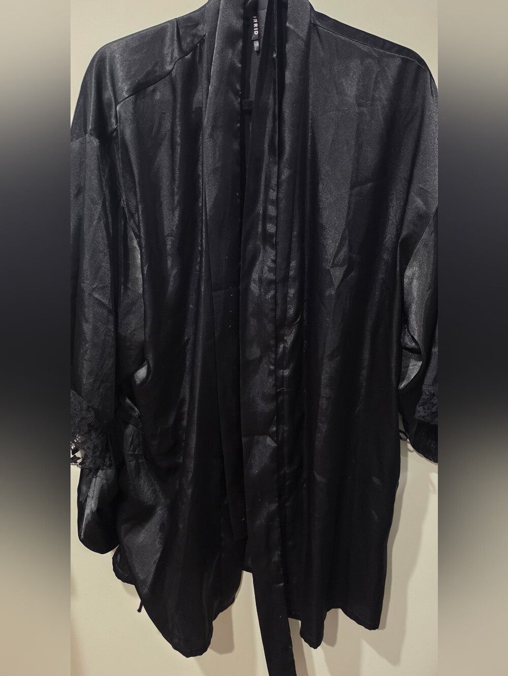 Torrid Black Satin Women's Robe Lace Trimmed Sleeve Size 1